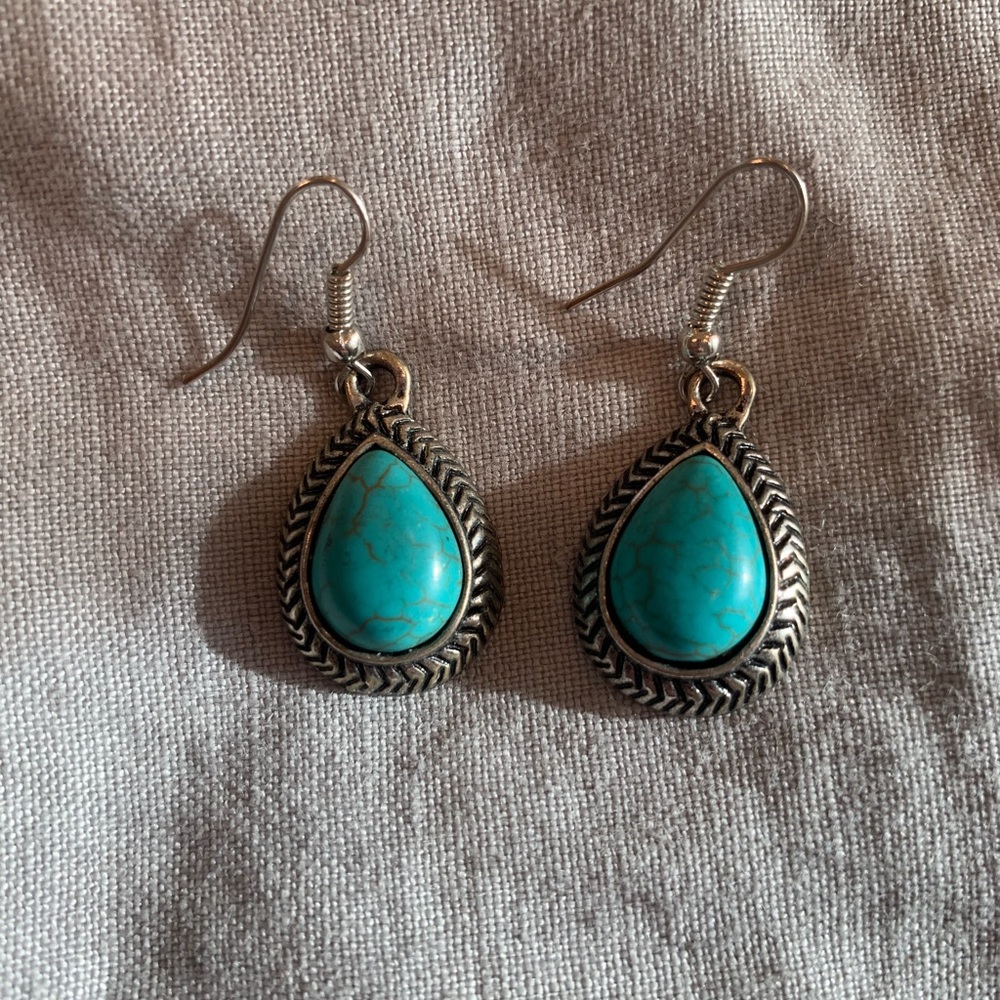 Earrings - Picture 2 of 3